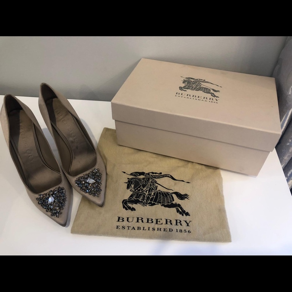 Brand new Burberry Satin Tan heels with rim stones